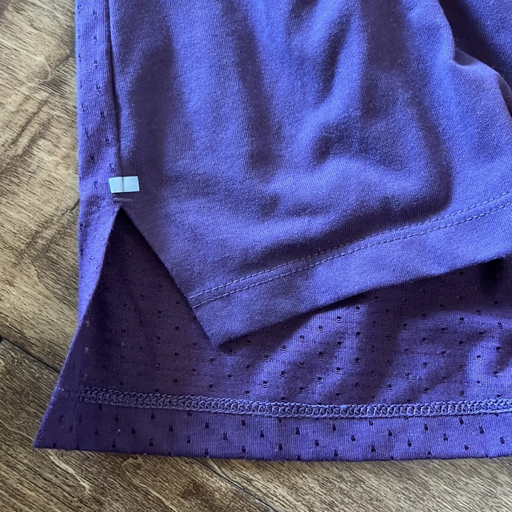 Great condition womens Nike long sleeve shirt. Size medium. - Picture 2 of 6